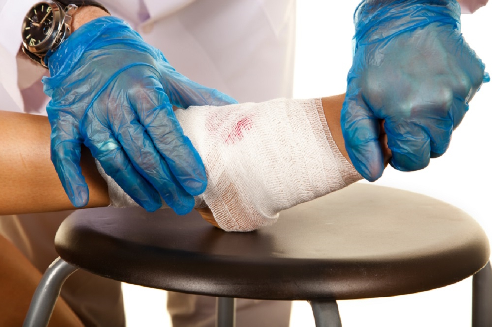 wound-care_treating-wounds-dressing